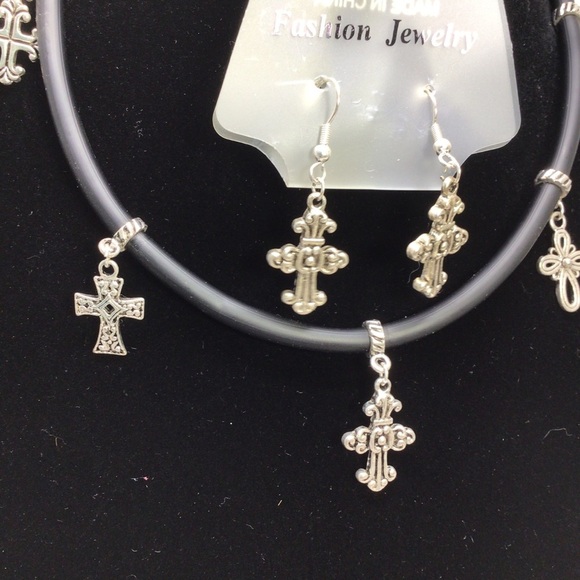 Metal Grunge Punk Rock Cross Earrings & Necklace - Picture 2 of 6